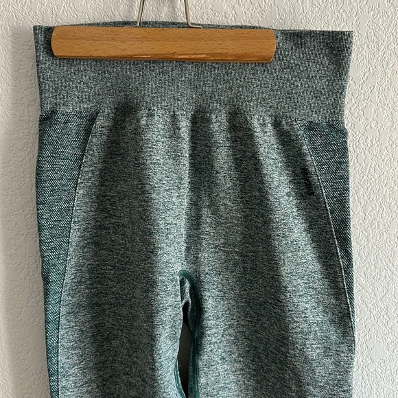 Size Large Gymshark Leggings - Picture 1 of 4